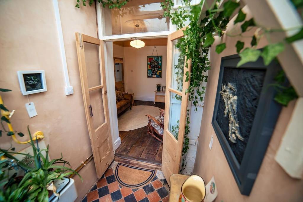 Glenroy Arts Gallery Meets Living Space Cardiff Esterno foto